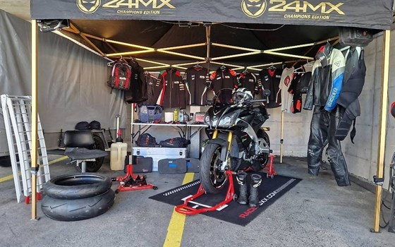 Motorrad Occasion Aprilia Tuono V4 R APRC ABS - Bild 3