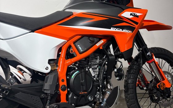 Neufahrzeug KTM 125 Enduro R - Bild 3 Neufahrzeug KTM 125 Enduro R - Bild 3