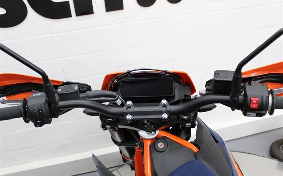 Neufahrzeug KTM 690 SMC R - Bild 10