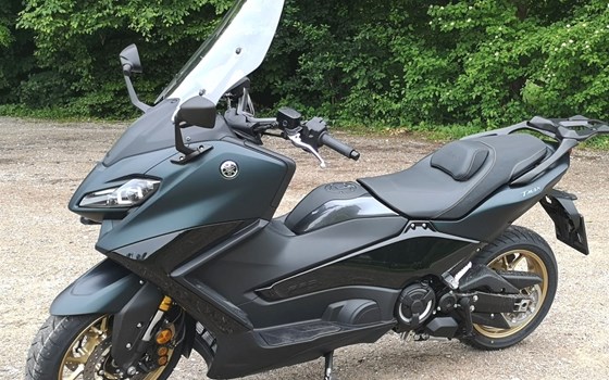 Gebrauchtmotorrad Yamaha TMAX 560 Tech Max - Bild 1 Gebrauchtmotorrad Yamaha TMAX 560 Tech Max - Bild 1