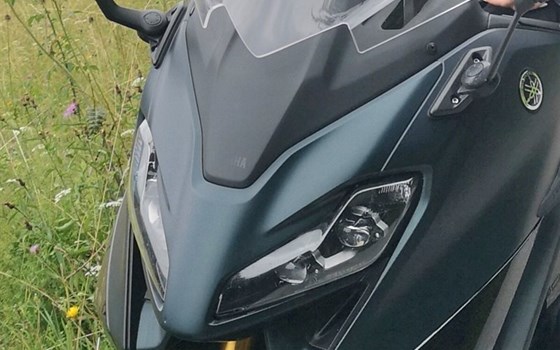 Gebrauchtmotorrad Yamaha TMAX 560 Tech Max - Bild 2 Gebrauchtmotorrad Yamaha TMAX 560 Tech Max - Bild 2