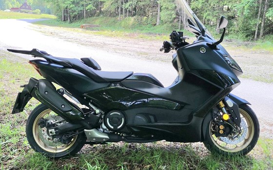 Gebrauchtmotorrad Yamaha TMAX 560 Tech Max - Bild 8 Gebrauchtmotorrad Yamaha TMAX 560 Tech Max - Bild 8