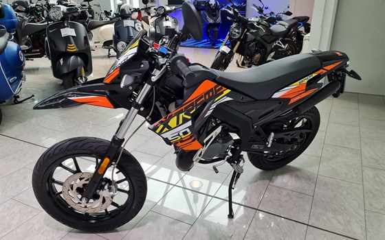 Gebrauchtmotorrad Derbi Senda DRD X-Treme 50 R - Bild 3 Gebrauchtmotorrad Derbi Senda DRD X-Treme 50 R - Bild 3