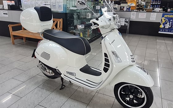 Gebrauchtmotorrad Vespa GTS 300 Super - Bild 1 Gebrauchtmotorrad Vespa GTS 300 Super - Bild 1