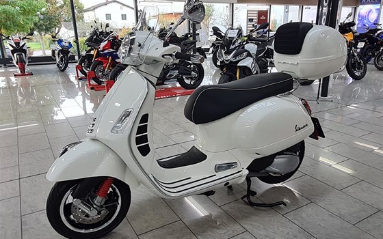 Gebrauchtmotorrad Vespa GTS 300 Super - Bild 3 Gebrauchtmotorrad Vespa GTS 300 Super - Bild 3