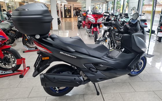 Gebrauchtmotorrad Suzuki Burgman 400 - Bild 2 Gebrauchtmotorrad Suzuki Burgman 400 - Bild 2