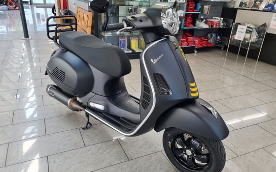 Gebrauchtmotorrad Vespa GTS 300 Super Tech - Bild 1 Gebrauchtmotorrad Vespa GTS 300 Super Tech - Bild 1