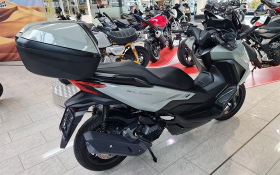 Gebrauchtmotorrad Honda Forza 125 - Bild 2 Gebrauchtmotorrad Honda Forza 125 - Bild 2