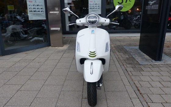 Neufahrzeug Vespa GTS 125 Supertech iGET - Bild 1