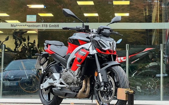Gebrauchtmotorrad Aprilia Tuono 457 - Bild 1