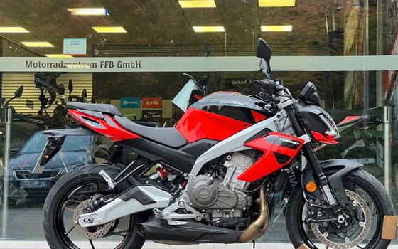 Gebrauchtmotorrad Aprilia Tuono 457 - Bild 4