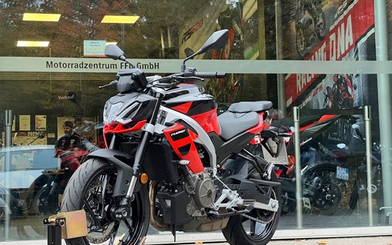 Gebrauchtmotorrad Aprilia Tuono 457 - Bild 6