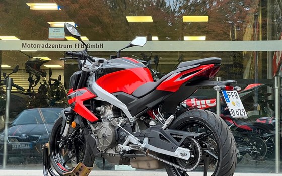 Gebrauchtmotorrad Aprilia Tuono 457 - Bild 7
