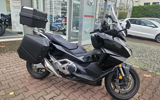 Gebrauchtmotorrad Honda Forza 750 - Bild 1