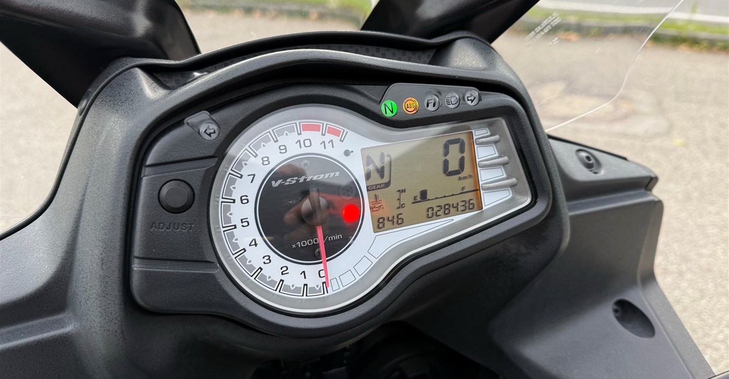 Zum Vergrößern bitte anklicken! Angebot Suzuki V-Strom 650 XT