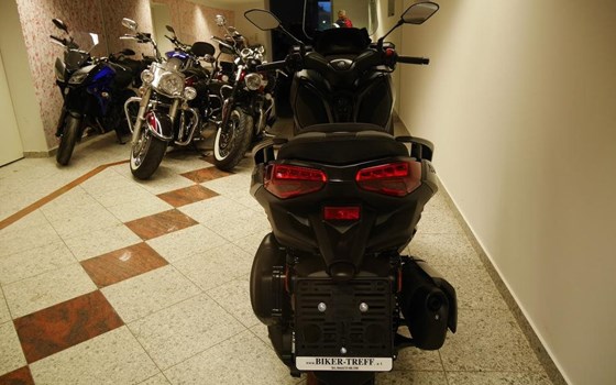 Gebrauchtmotorrad Yamaha XMAX 300 Tech MAX - Bild 9 Gebrauchtmotorrad Yamaha XMAX 300 Tech MAX - Bild 9
