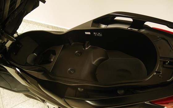 Gebrauchtmotorrad Yamaha XMAX 300 Tech MAX - Bild 19 Gebrauchtmotorrad Yamaha XMAX 300 Tech MAX - Bild 19