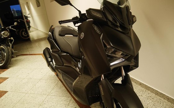Gebrauchtmotorrad Yamaha XMAX 300 Tech MAX - Bild 2 Gebrauchtmotorrad Yamaha XMAX 300 Tech MAX - Bild 2