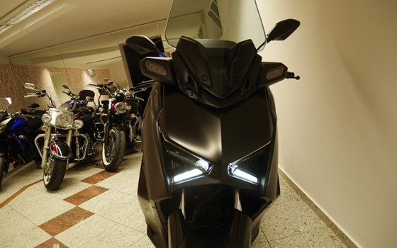 Gebrauchtmotorrad Yamaha XMAX 300 Tech MAX - Bild 3 Gebrauchtmotorrad Yamaha XMAX 300 Tech MAX - Bild 3