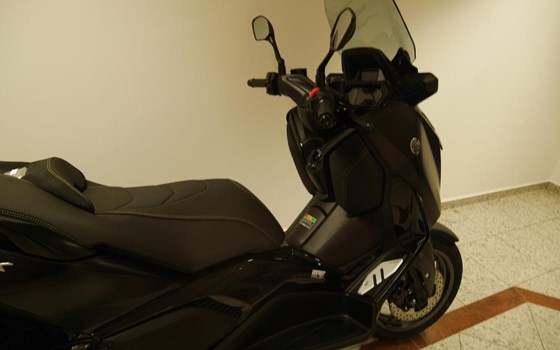 Gebrauchtmotorrad Yamaha XMAX 300 Tech MAX - Bild 11 Gebrauchtmotorrad Yamaha XMAX 300 Tech MAX - Bild 11