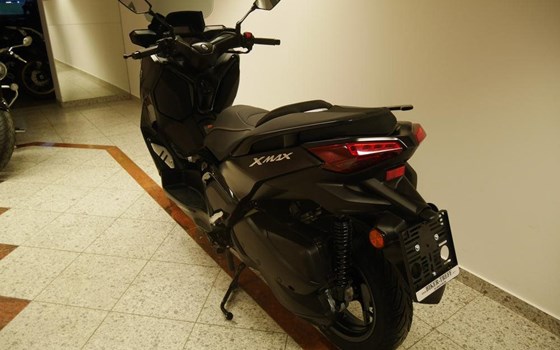 Gebrauchtmotorrad Yamaha XMAX 300 Tech MAX - Bild 8 Gebrauchtmotorrad Yamaha XMAX 300 Tech MAX - Bild 8
