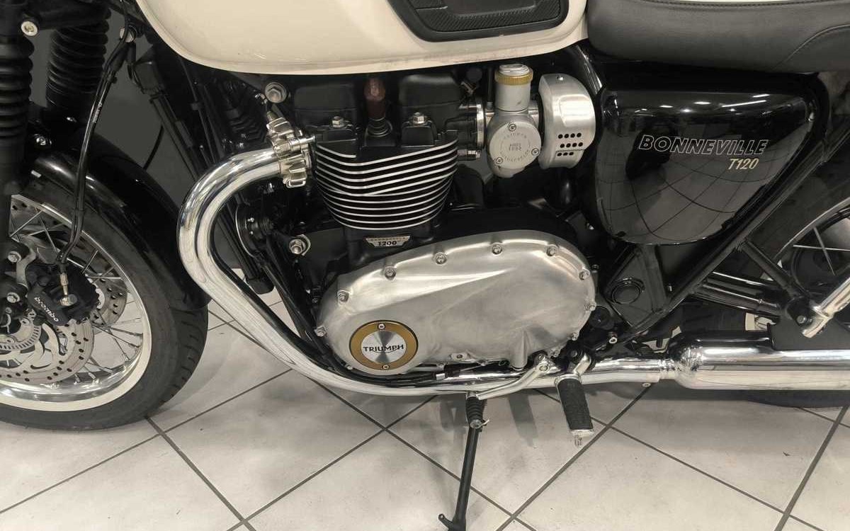 Zum Vergrößern bitte anklicken! Angebot Triumph Bonneville T120