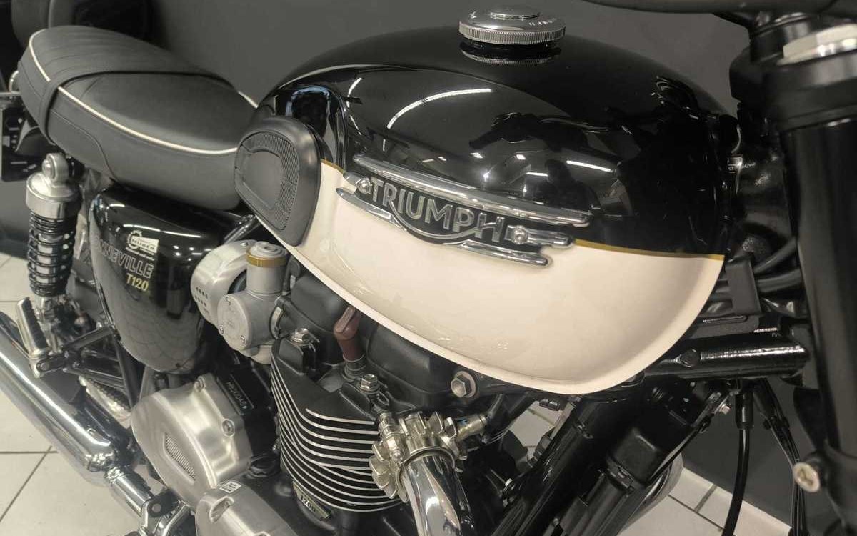 Zum Vergrößern bitte anklicken! Angebot Triumph Bonneville T120