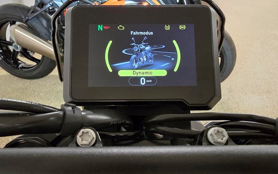 Gebrauchtmotorrad Husqvarna Svartpilen 801 - Bild 6