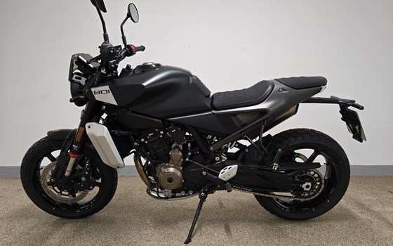 Gebrauchtmotorrad Husqvarna Svartpilen 801 - Bild 2