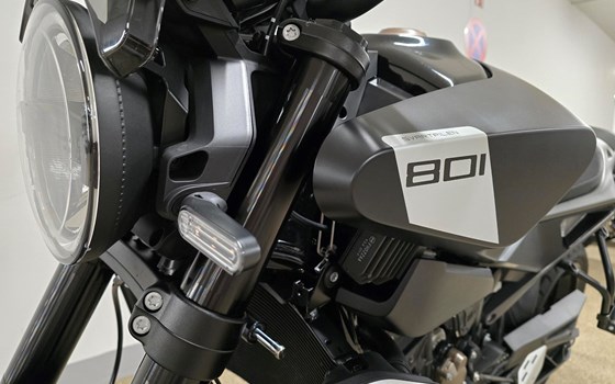 Gebrauchtmotorrad Husqvarna Svartpilen 801 - Bild 3