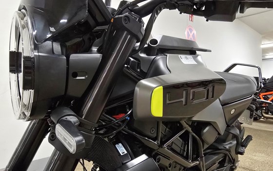 Gebrauchtmotorrad Husqvarna Svartpilen 401 - Bild 3