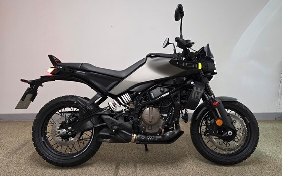 Gebrauchtmotorrad Husqvarna Svartpilen 401 - Bild 1