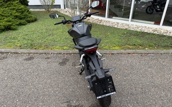 Gebrauchtmotorrad Honda CB125R - Bild 3 Gebrauchtmotorrad Honda CB125R - Bild 3