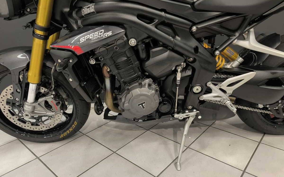Zum Vergrößern bitte anklicken! Angebot Triumph Speed Triple 1200 RS