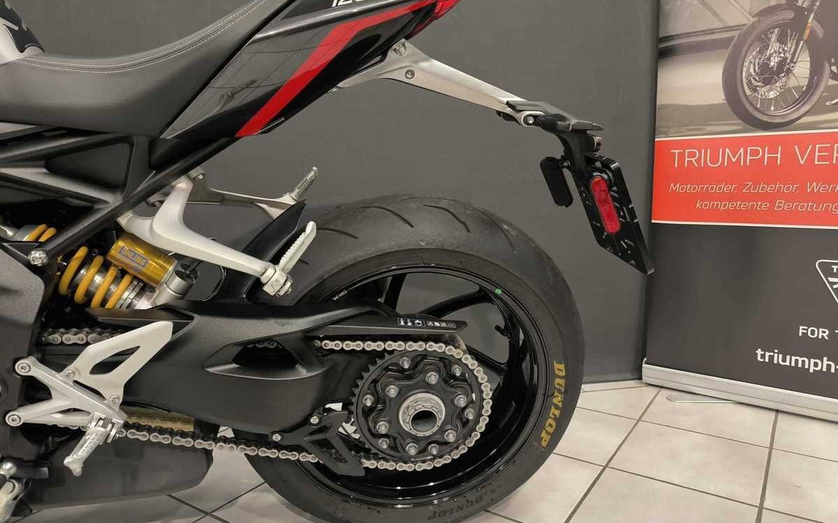 Zum Vergrößern bitte anklicken! Angebot Triumph Speed Triple 1200 RS