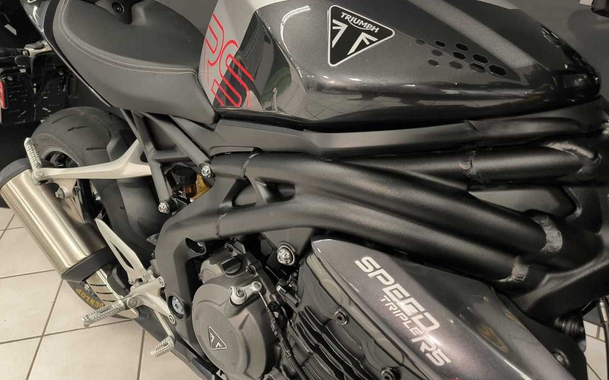 Zum Vergrößern bitte anklicken! Angebot Triumph Speed Triple 1200 RS