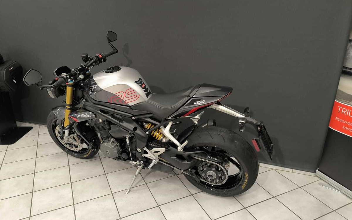 Zum Vergrößern bitte anklicken! Angebot Triumph Speed Triple 1200 RS
