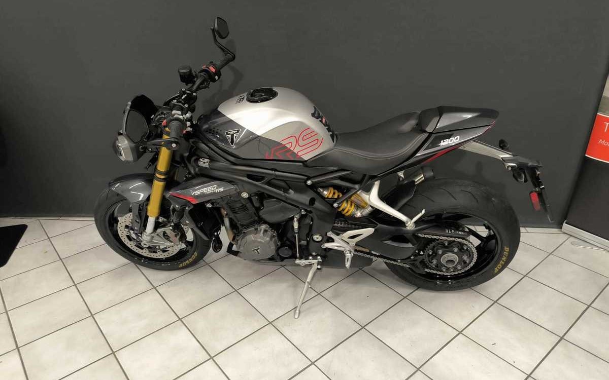 Zum Vergrößern bitte anklicken! Angebot Triumph Speed Triple 1200 RS