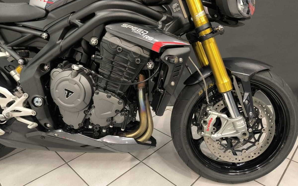 Zum Vergrößern bitte anklicken! Angebot Triumph Speed Triple 1200 RS