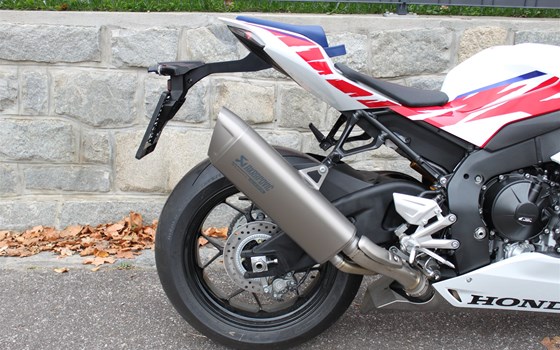 Gebrauchtmotorrad Honda CBR1000RR-R Fireblade SP 30th Anniversary - Bild 6 Gebrauchtmotorrad Honda CBR1000RR-R Fireblade SP 30th Anniversary - Bild 6