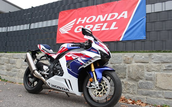 Gebrauchtmotorrad Honda CBR1000RR-R Fireblade SP 30th Anniversary - Bild 2 Gebrauchtmotorrad Honda CBR1000RR-R Fireblade SP 30th Anniversary - Bild 2