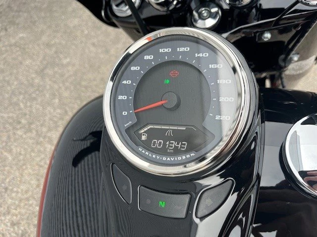 Harley-Davidson Softail Heritage Classic FLHC (Whiskey Fire/Vivid Black) - Bild 11