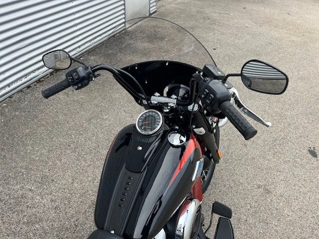 Harley-Davidson Softail Heritage Classic FLHC (Whiskey Fire/Vivid Black) - Bild 5