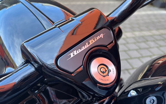 Gebrauchtmotorrad Harley-Davidson Touring Road King Special FLHRXS - Bild 9 Gebrauchtmotorrad Harley-Davidson Touring Road King Special FLHRXS - Bild 9