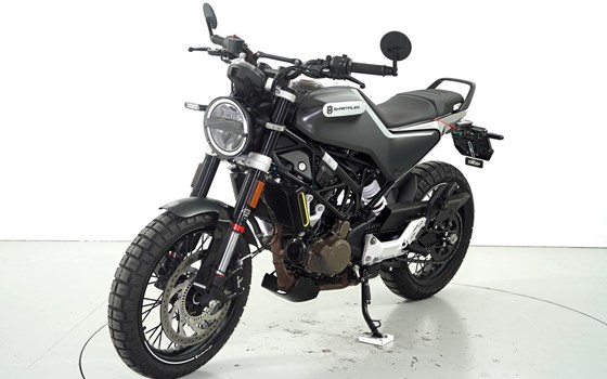 Motorrad Occasion Husqvarna Svartpilen 125 - Bild 3