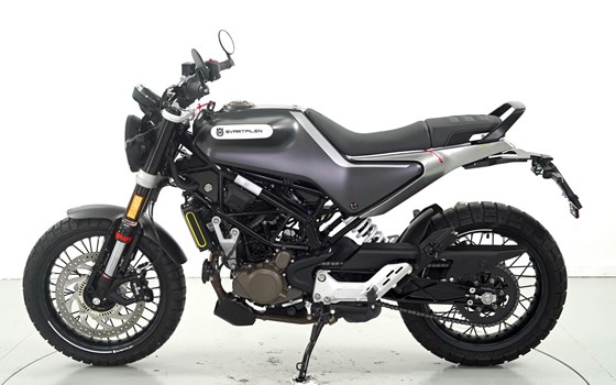 Motorrad Occasion Husqvarna Svartpilen 125 - Bild 5