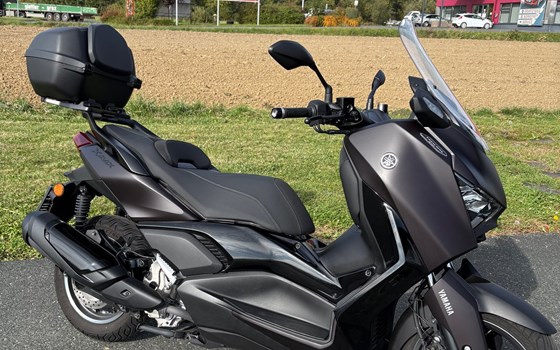 Gebrauchtmotorrad Yamaha XMAX 300 Tech MAX - Bild 2 Gebrauchtmotorrad Yamaha XMAX 300 Tech MAX - Bild 2