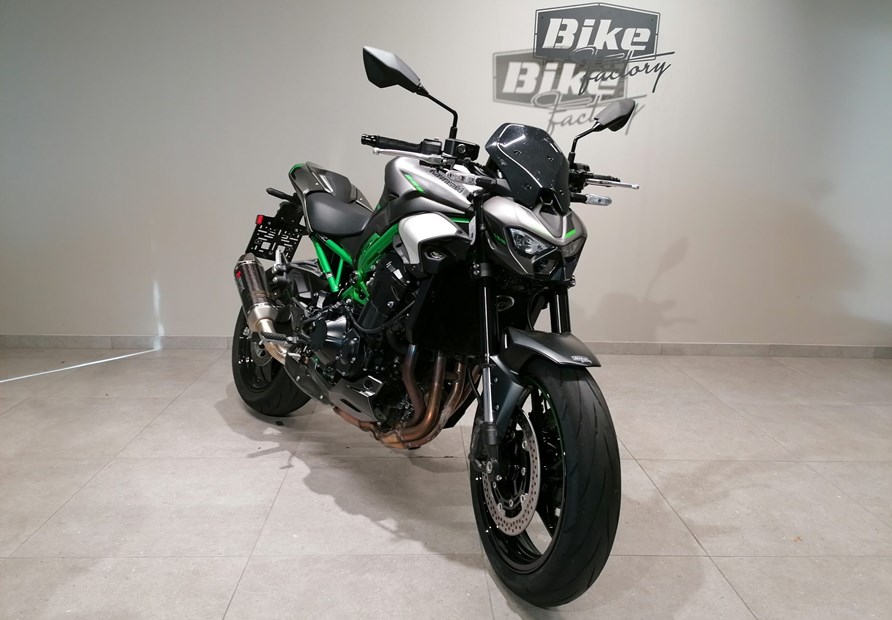 Kawasaki Z900 (grün)
