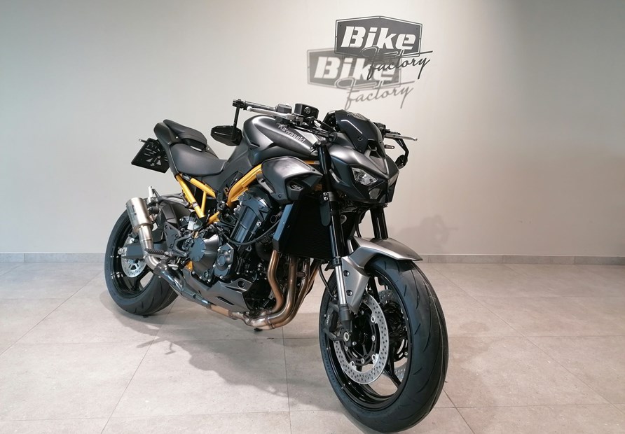 Kawasaki Z900 (schwarz)