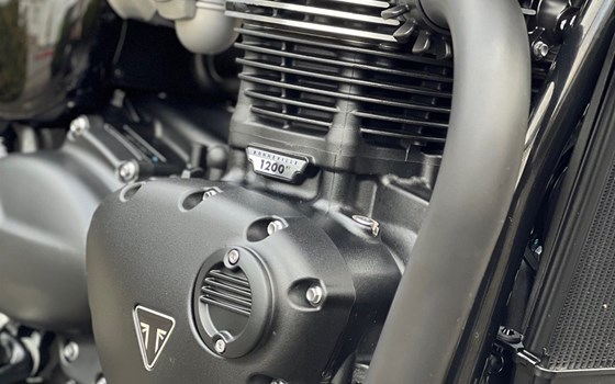 Gebrauchtmotorrad Triumph Bonneville T120 Black - Bild 8